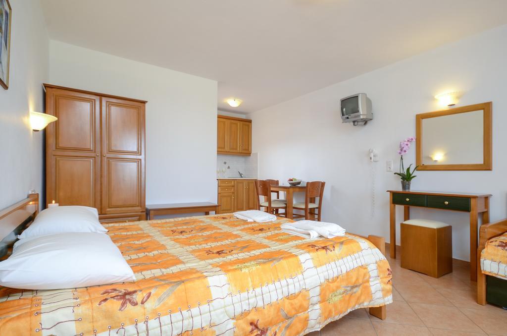 Agnadi Hotel Agia Anna  Esterno foto